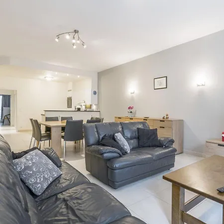 Διαμέρισμα With Modern Kitchen *