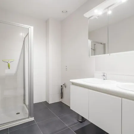 With Modern Kitchen アパート *